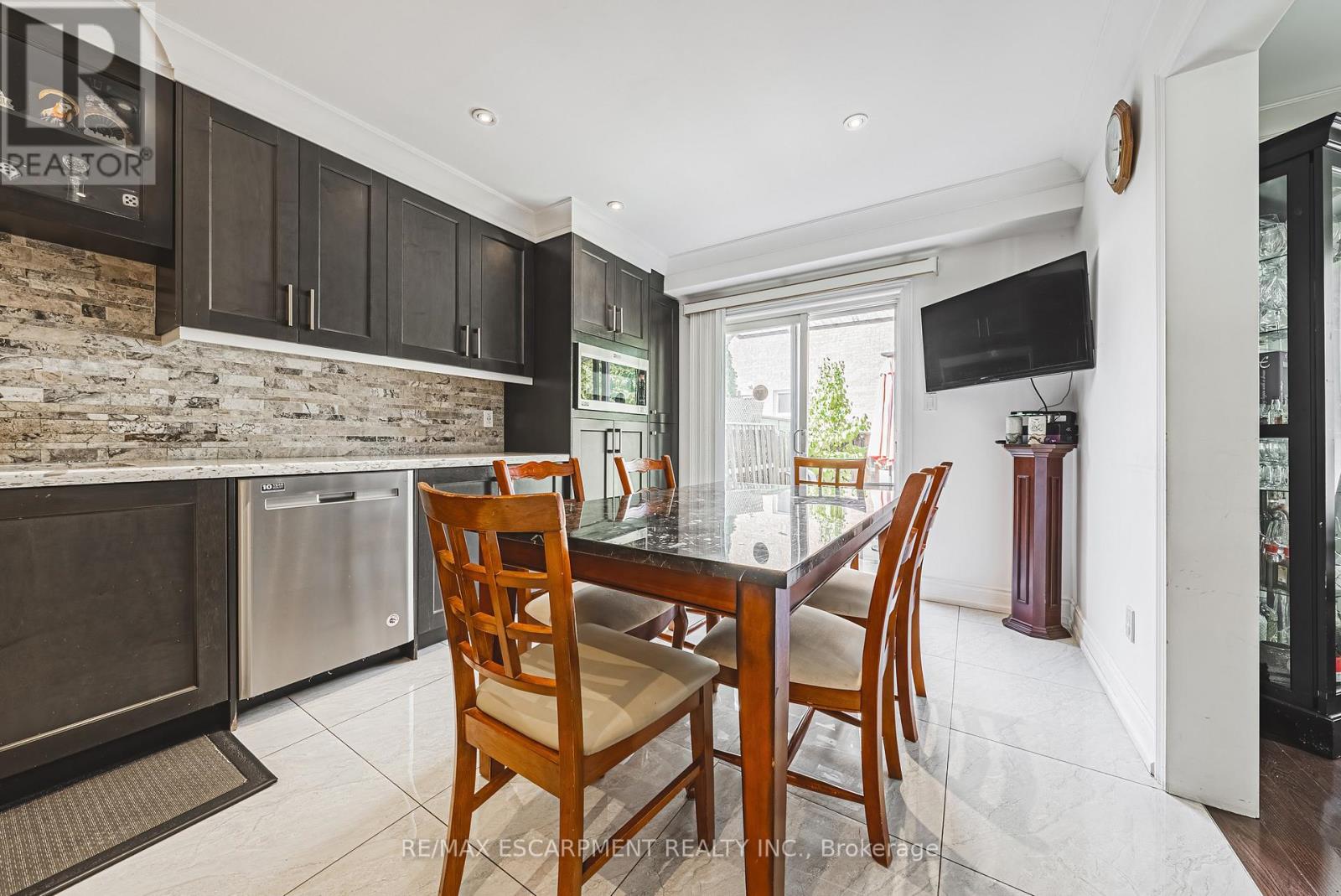 Photo 24 of 5008 Willowood Drive, Mississauga ON