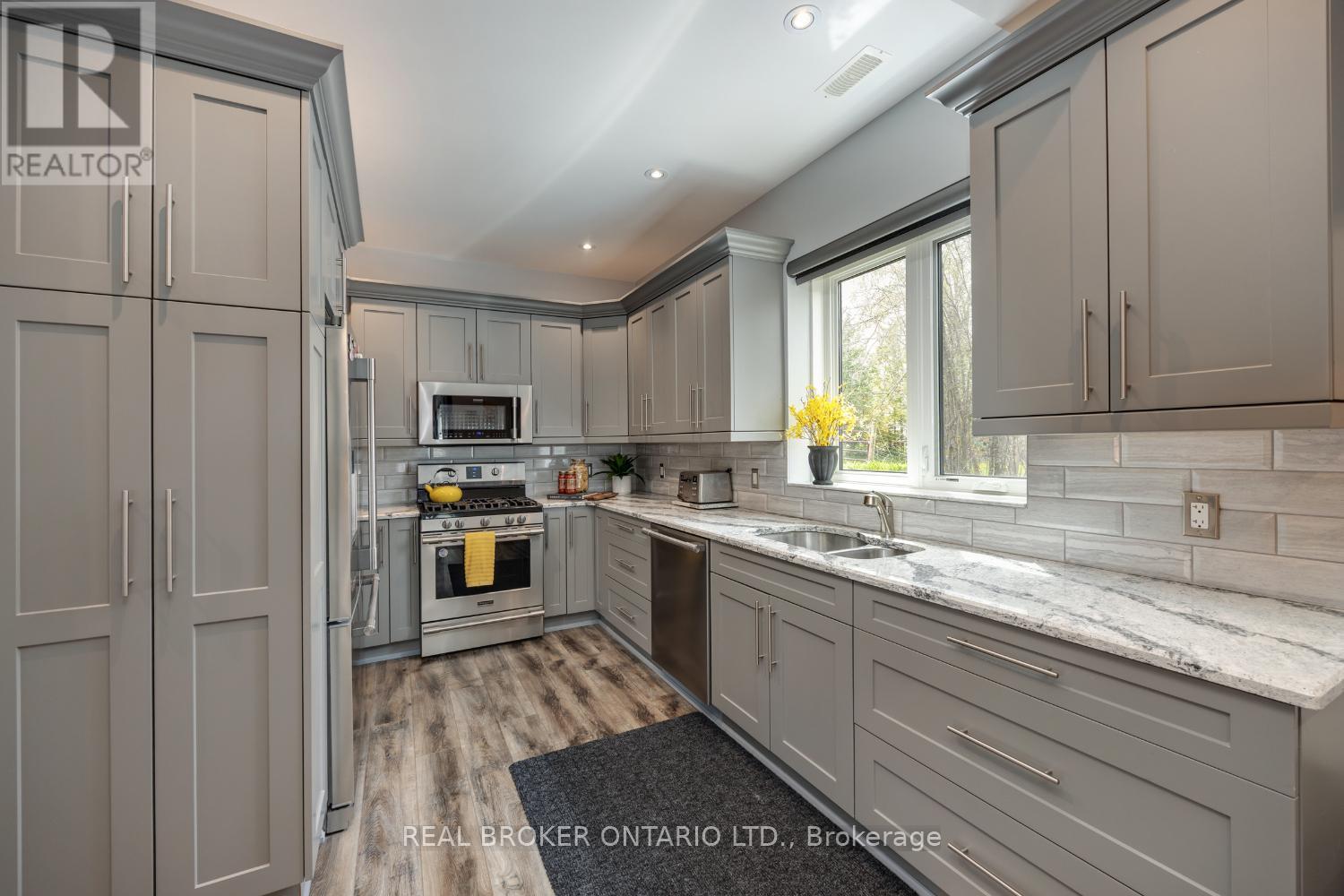 Photo 15 of 526 View Lake Road, Scugog ON