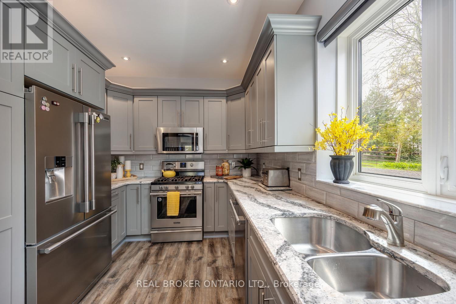 Photo 14 of 526 View Lake Road, Scugog ON