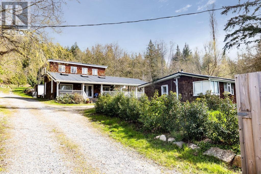 2470 SUNSHINE COAST HIGHWAY, Roberts Creek