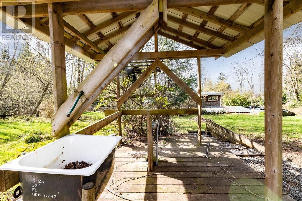 2470 SUNSHINE COAST HIGHWAY, Roberts Creek