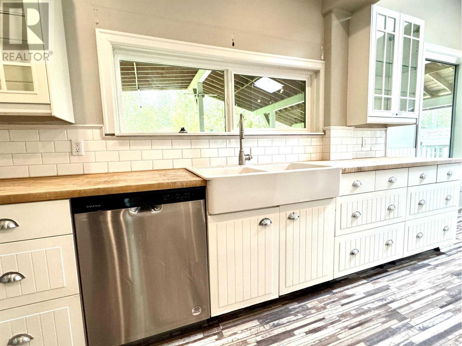 2470 SUNSHINE COAST HIGHWAY, Roberts Creek