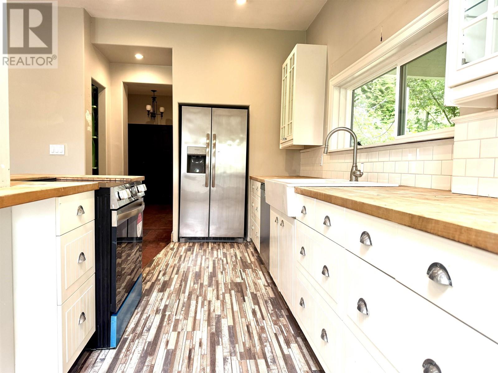 2470 SUNSHINE COAST HIGHWAY, Roberts Creek