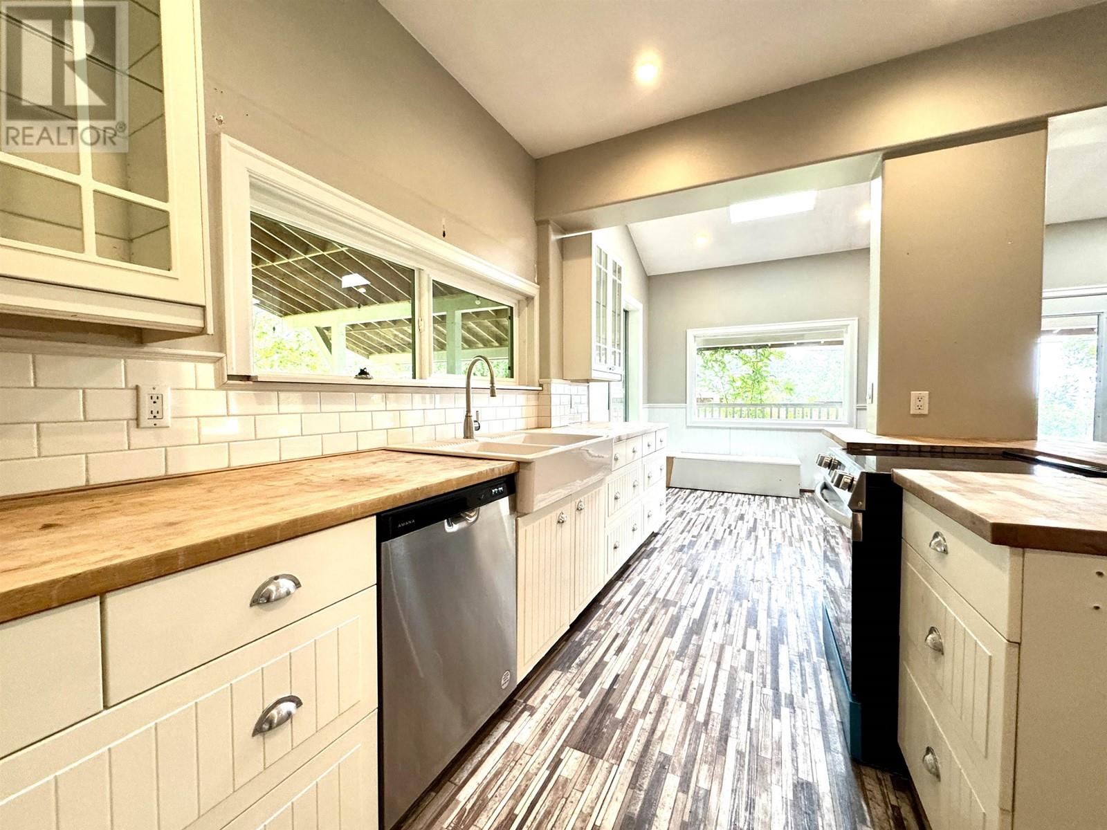 2470 SUNSHINE COAST HIGHWAY, Roberts Creek