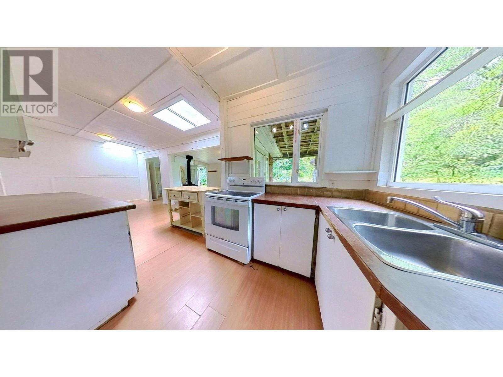 2470 SUNSHINE COAST HIGHWAY, Roberts Creek
