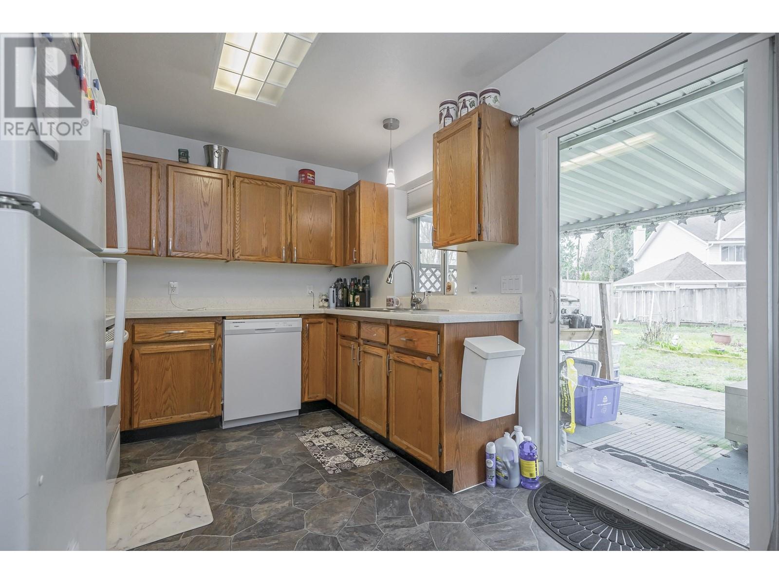 Photo 7 of 12145 207 A Street, Maple Ridge BC