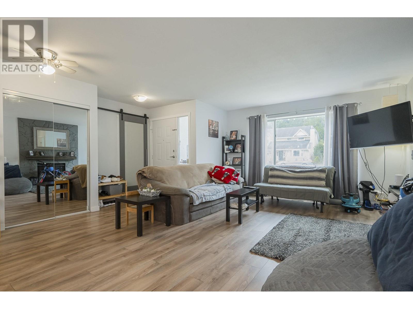 Photo 3 of 12145 207 A Street, Maple Ridge BC