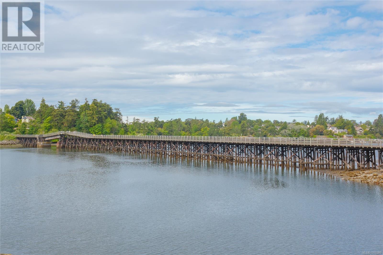 311 90 Regatta Landing, Victoria