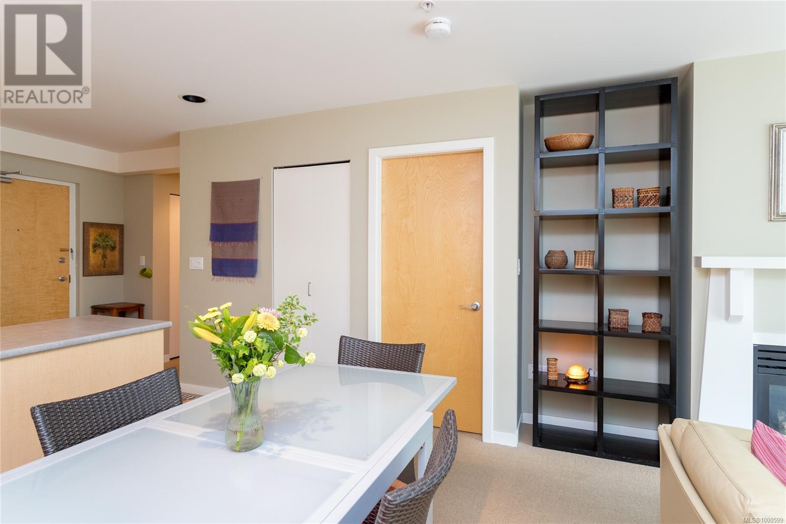 311 90 Regatta Landing, Victoria
