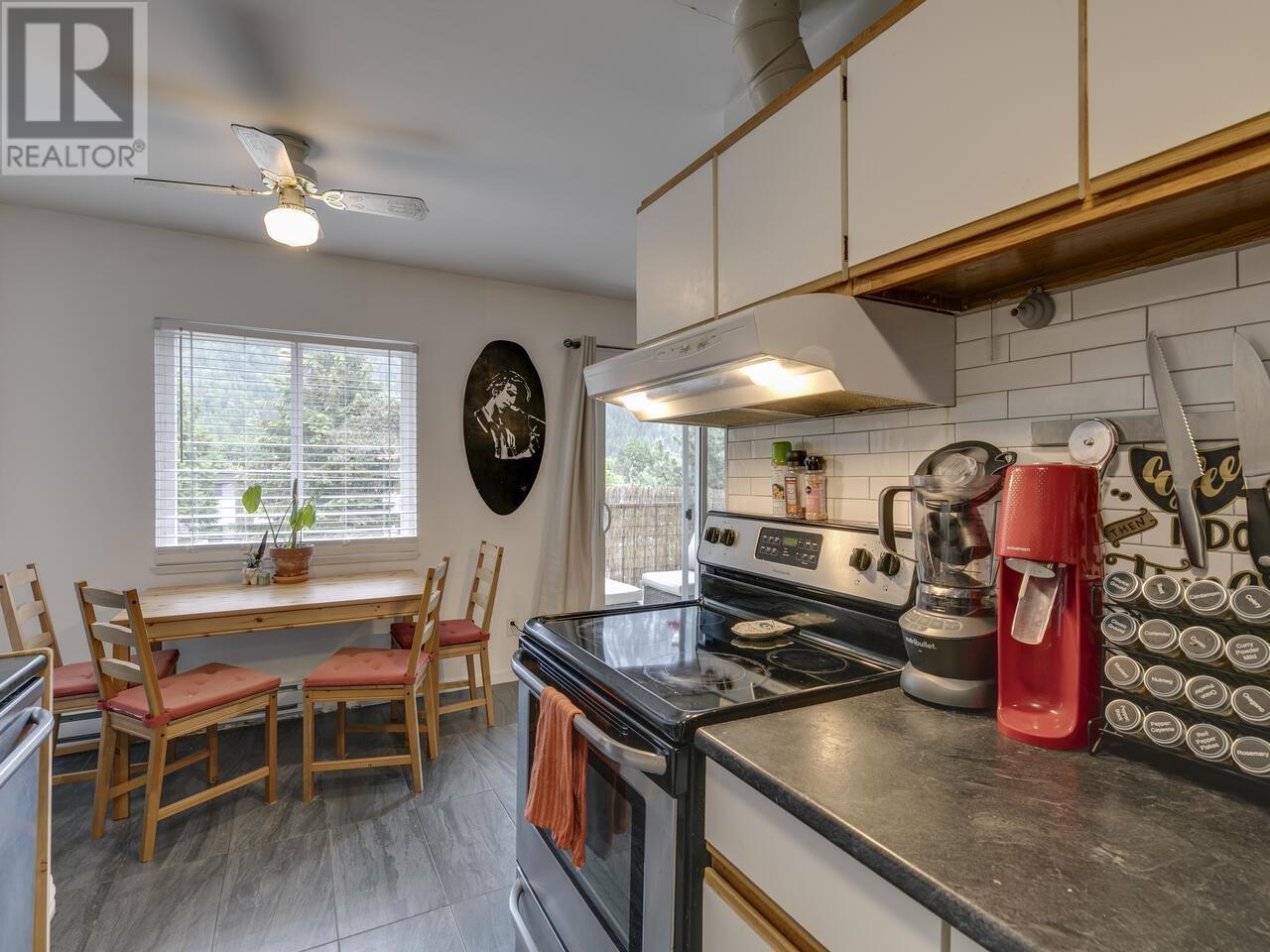 Photo 5 of 21 38173 Westway Avenue, Squamish BC