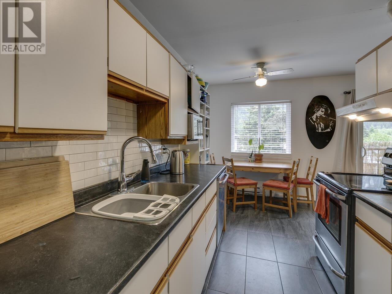 Photo 4 of 21 38173 Westway Avenue, Squamish BC