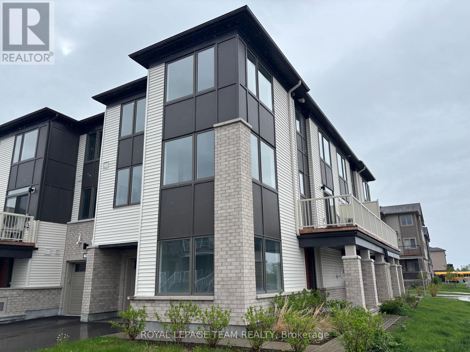 https://ddfcdn.realtor.ca/listing/TS638835437568900000/reb76/highres/0/x12162970_1.jpg