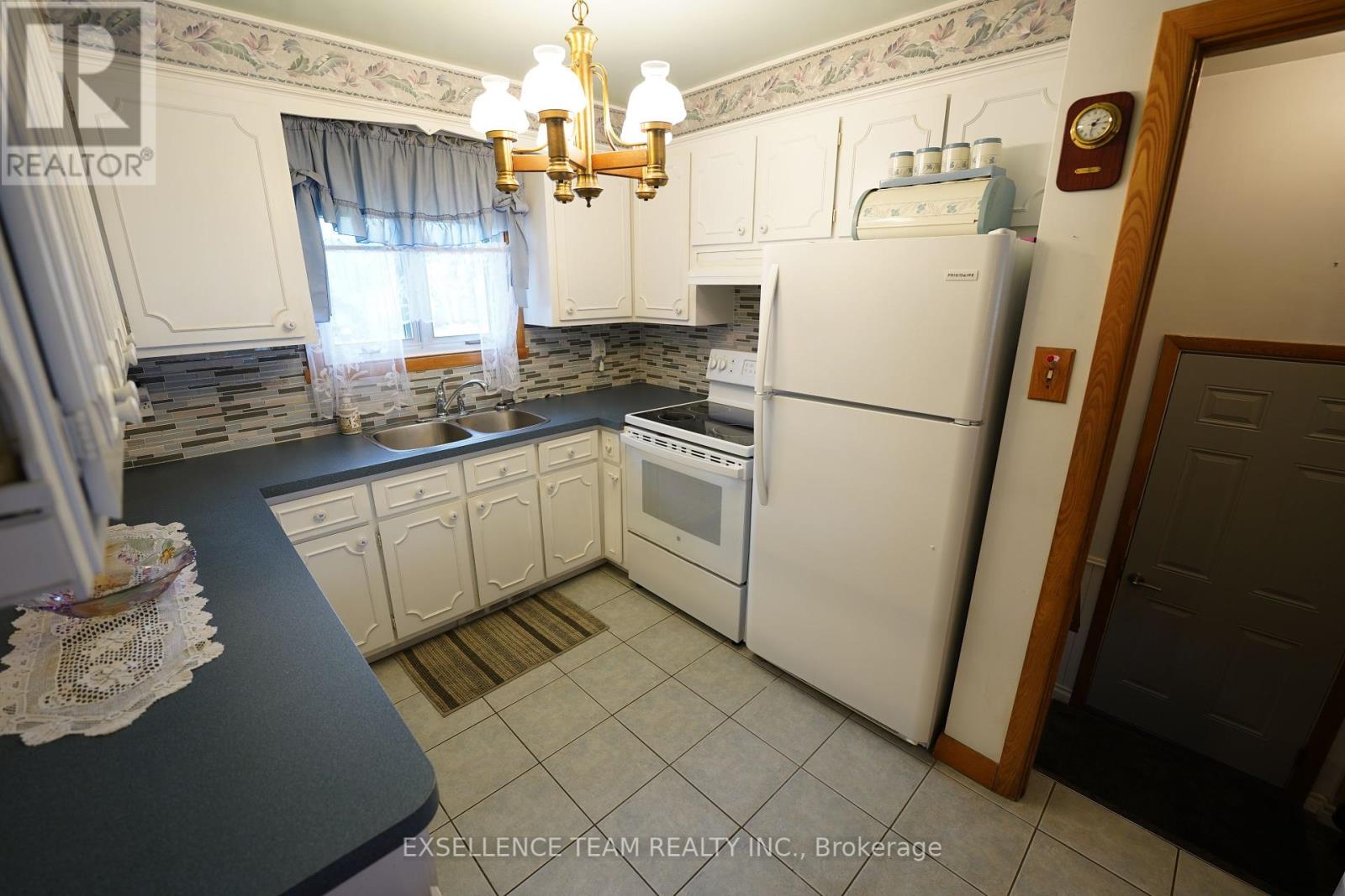 Photo 34 of 1212 Brodeur Street, Cornwall ON