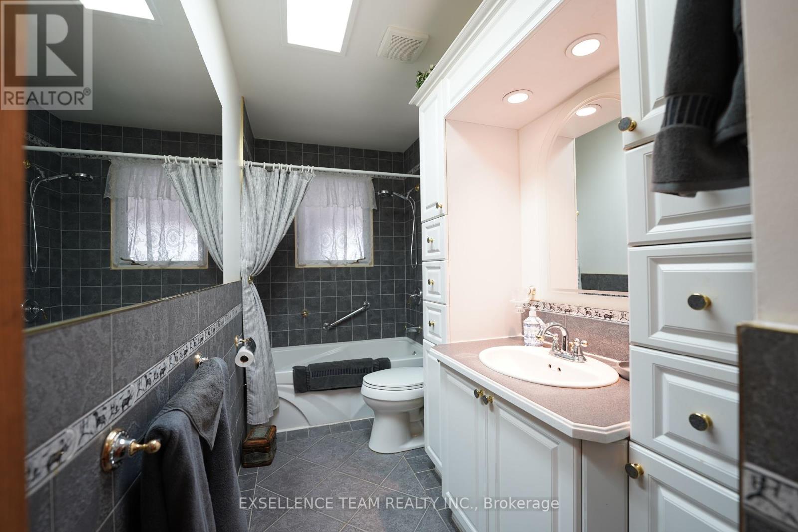 Photo 12 of 1212 Brodeur Street, Cornwall ON