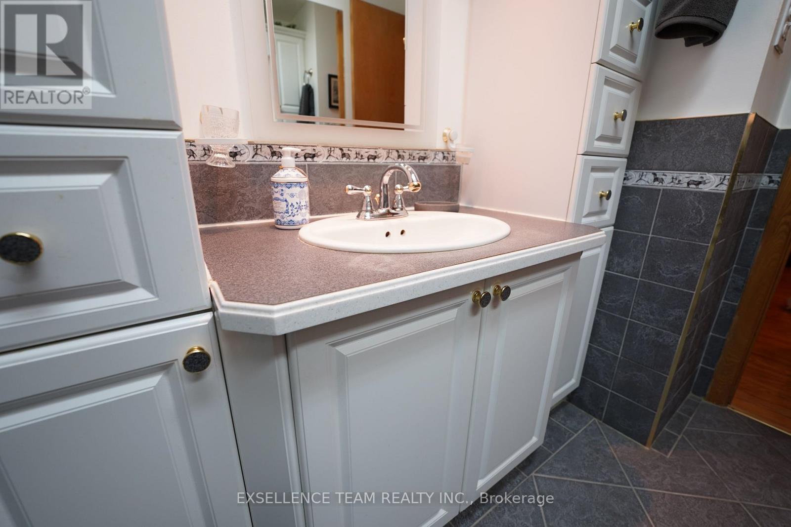 Photo 4 of 1212 Brodeur Street, Cornwall ON