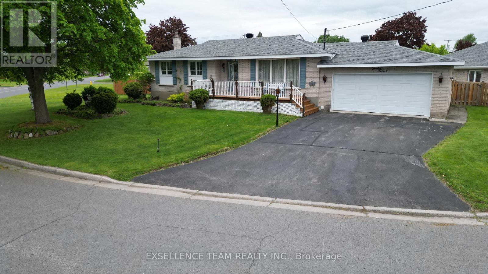 Photo 3 of 1212 Brodeur Street, Cornwall ON