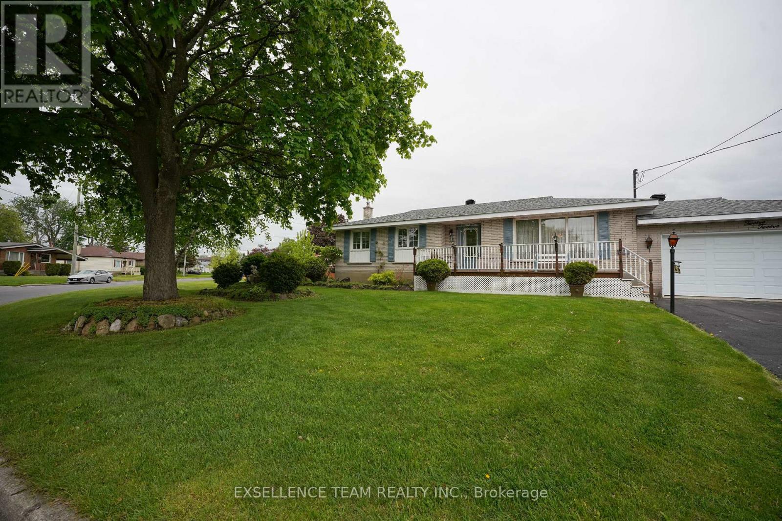 Photo 2 of 1212 Brodeur Street, Cornwall ON