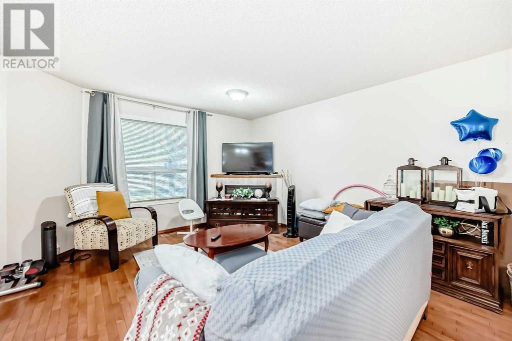 Single Family House for Sale in  Mt Aberdeen Manor SE McKenzie Lake Calgary 