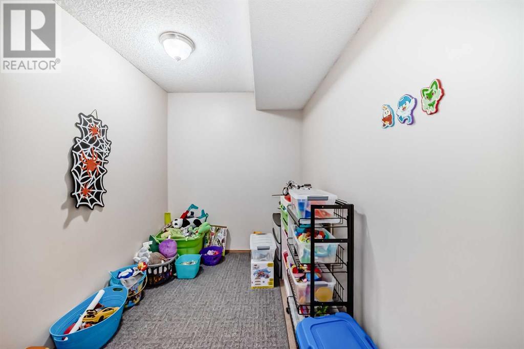 Single Family House for Sale in  Mt Aberdeen Manor SE McKenzie Lake Calgary 