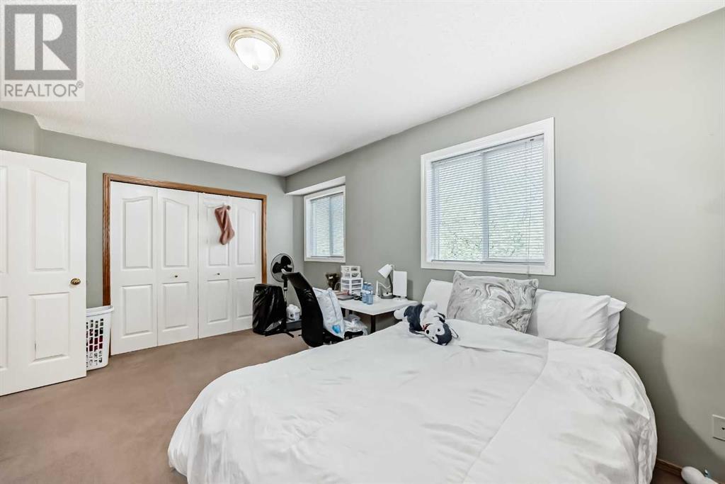 Single Family House for Sale in  Mt Aberdeen Manor SE McKenzie Lake Calgary 