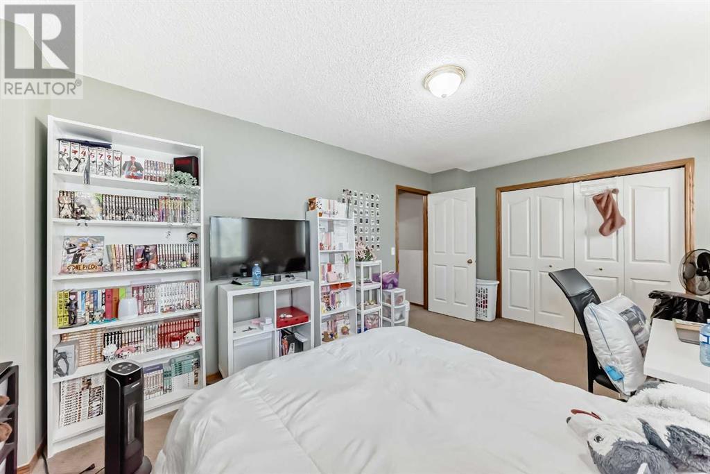 Single Family House for Sale in  Mt Aberdeen Manor SE McKenzie Lake Calgary 