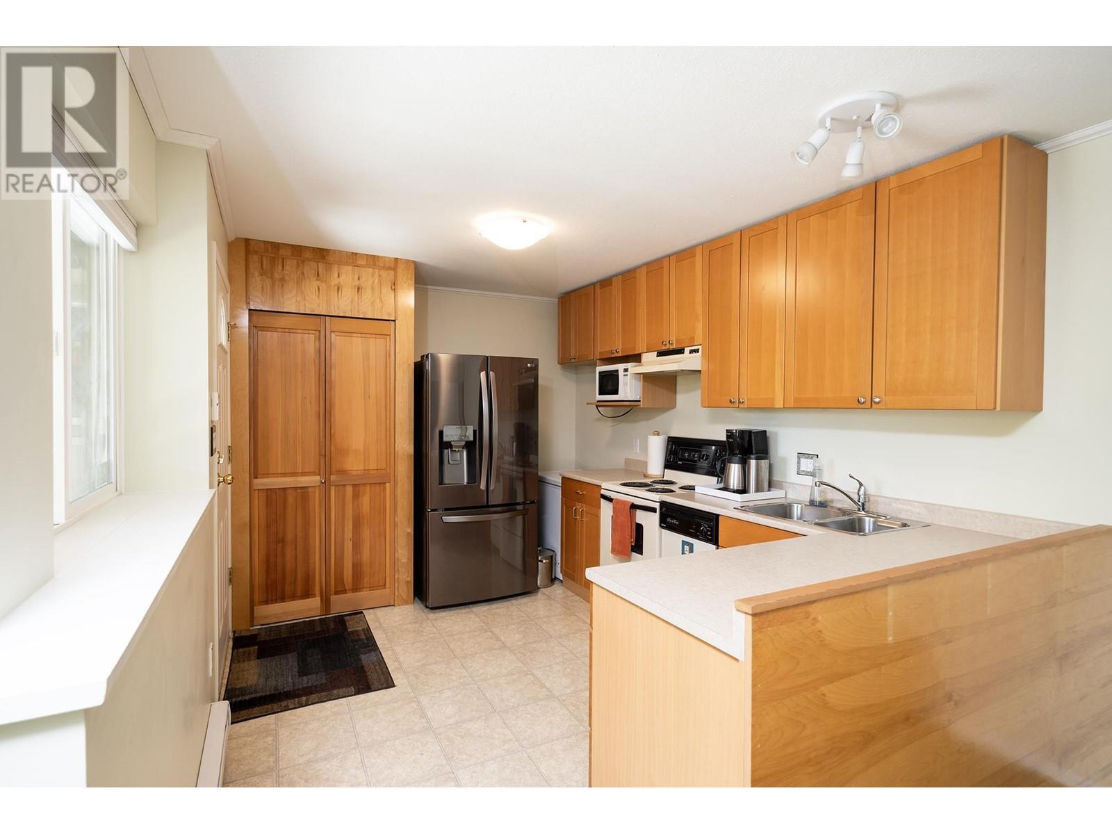 2556 LOWER ROAD, Roberts Creek