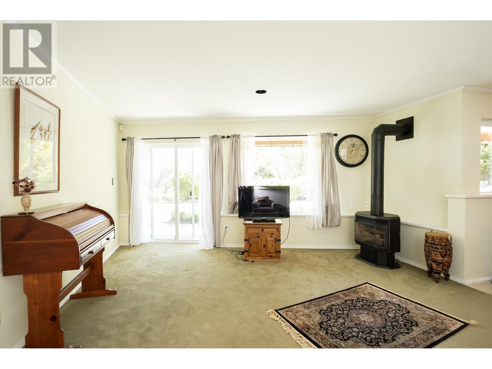 2556 LOWER ROAD, Roberts Creek