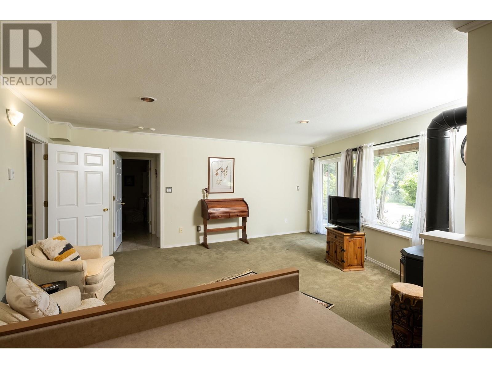 2556 LOWER ROAD, Roberts Creek