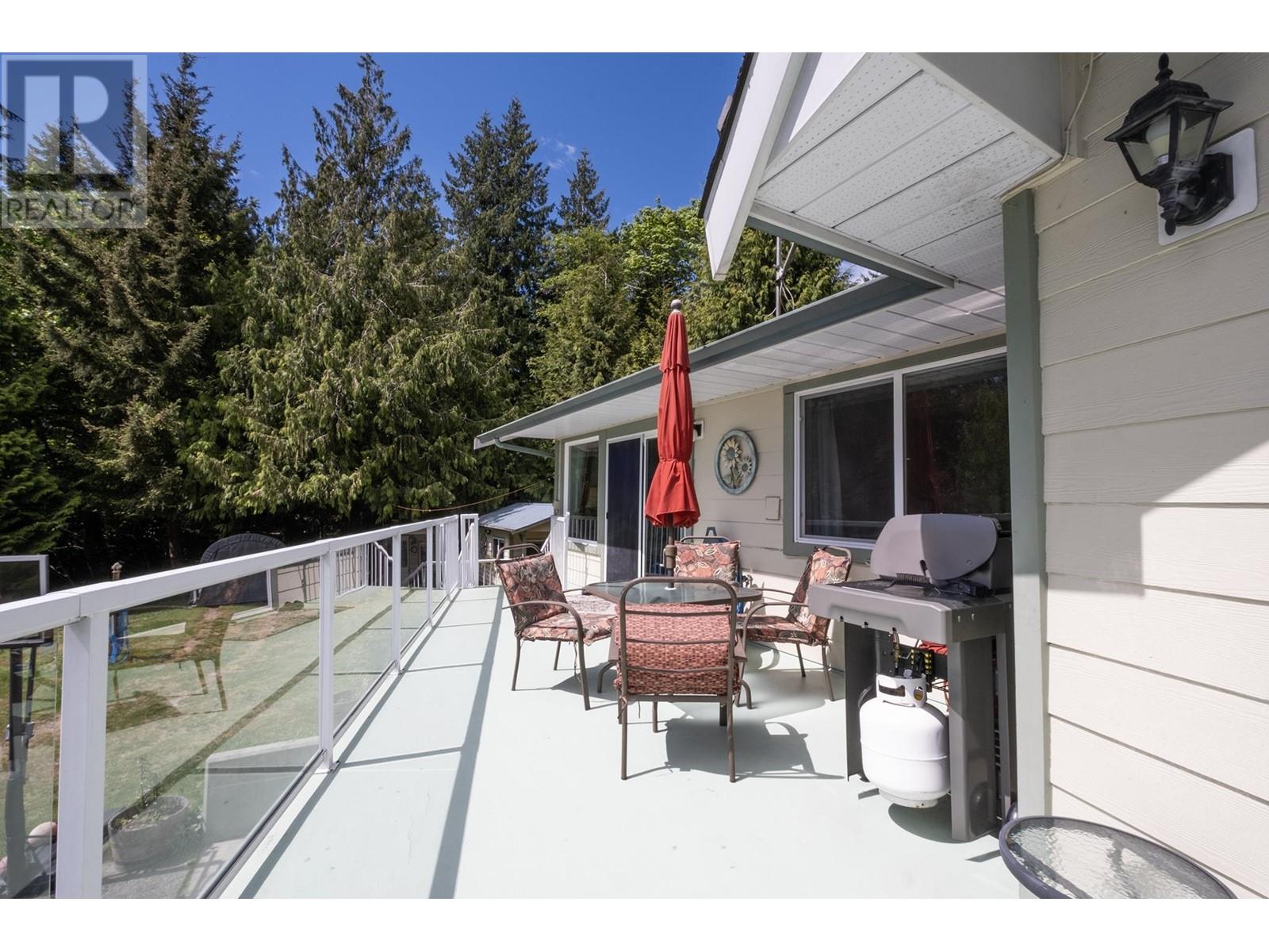 2556 LOWER ROAD, Roberts Creek