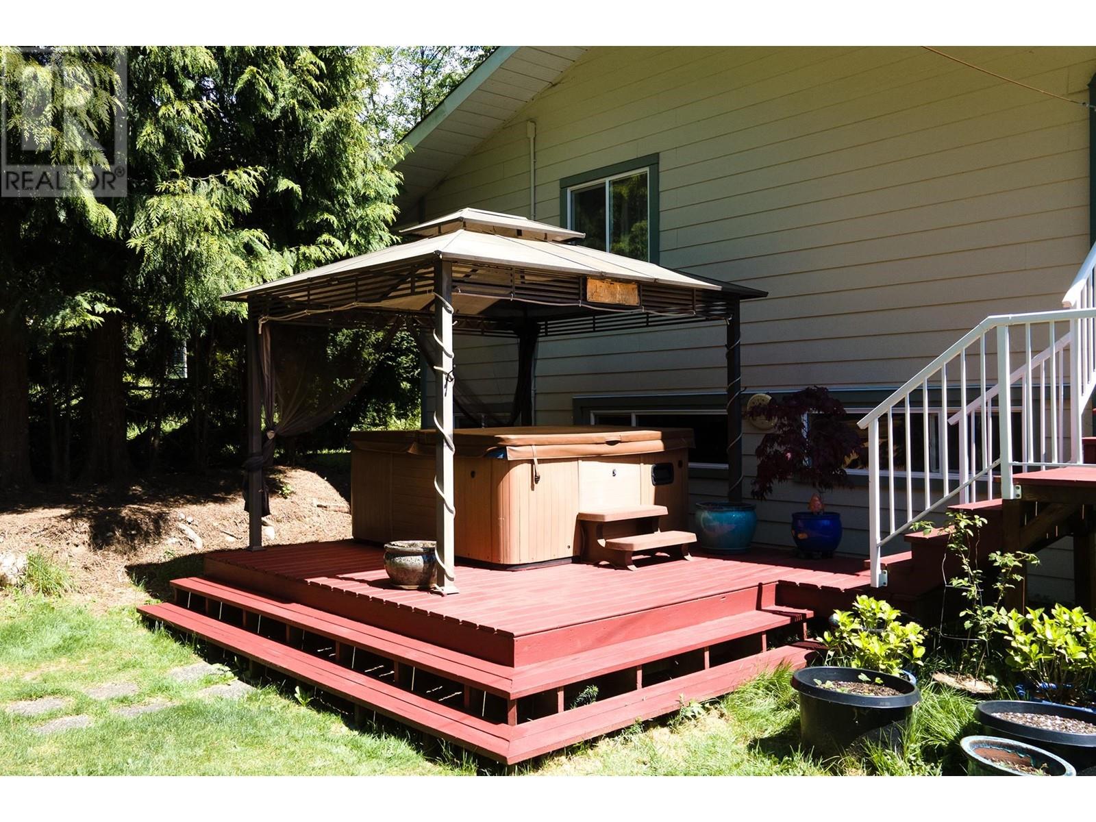 2556 LOWER ROAD, Roberts Creek