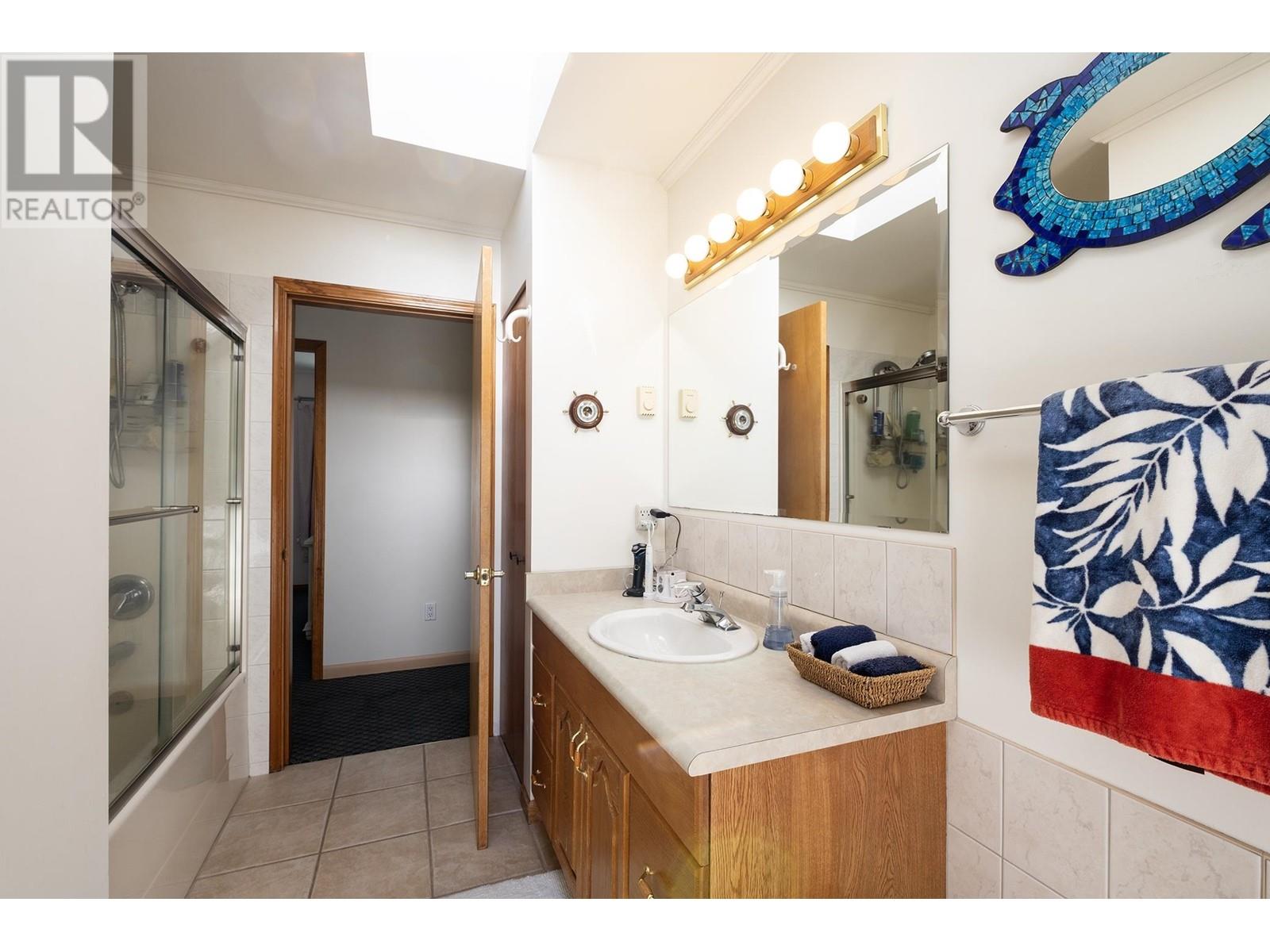 2556 LOWER ROAD, Roberts Creek