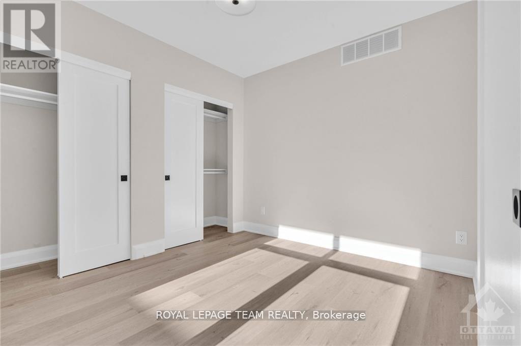 Photo 11 of 4 58 Florence Street, Ottawa ON