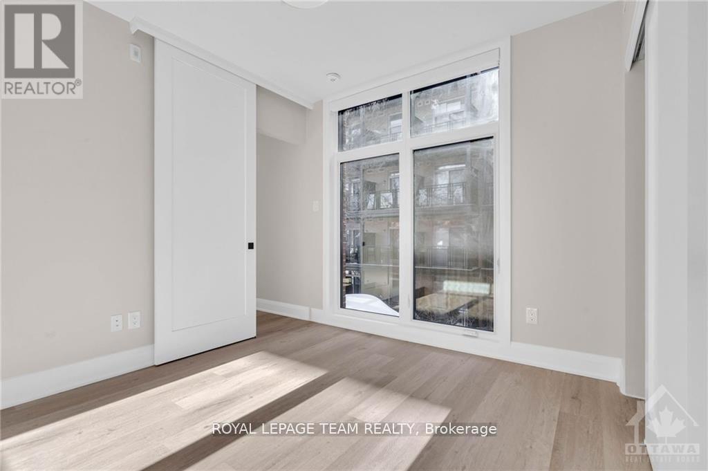 Photo 12 of 4 58 Florence Street, Ottawa ON