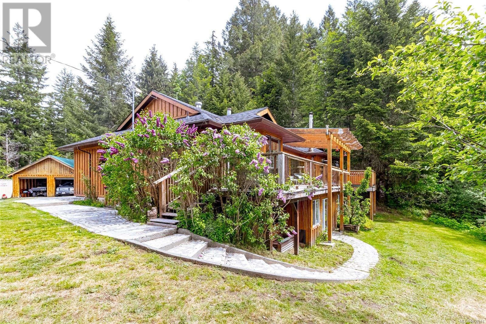 5982 Mayo Rd, Lake Cowichan