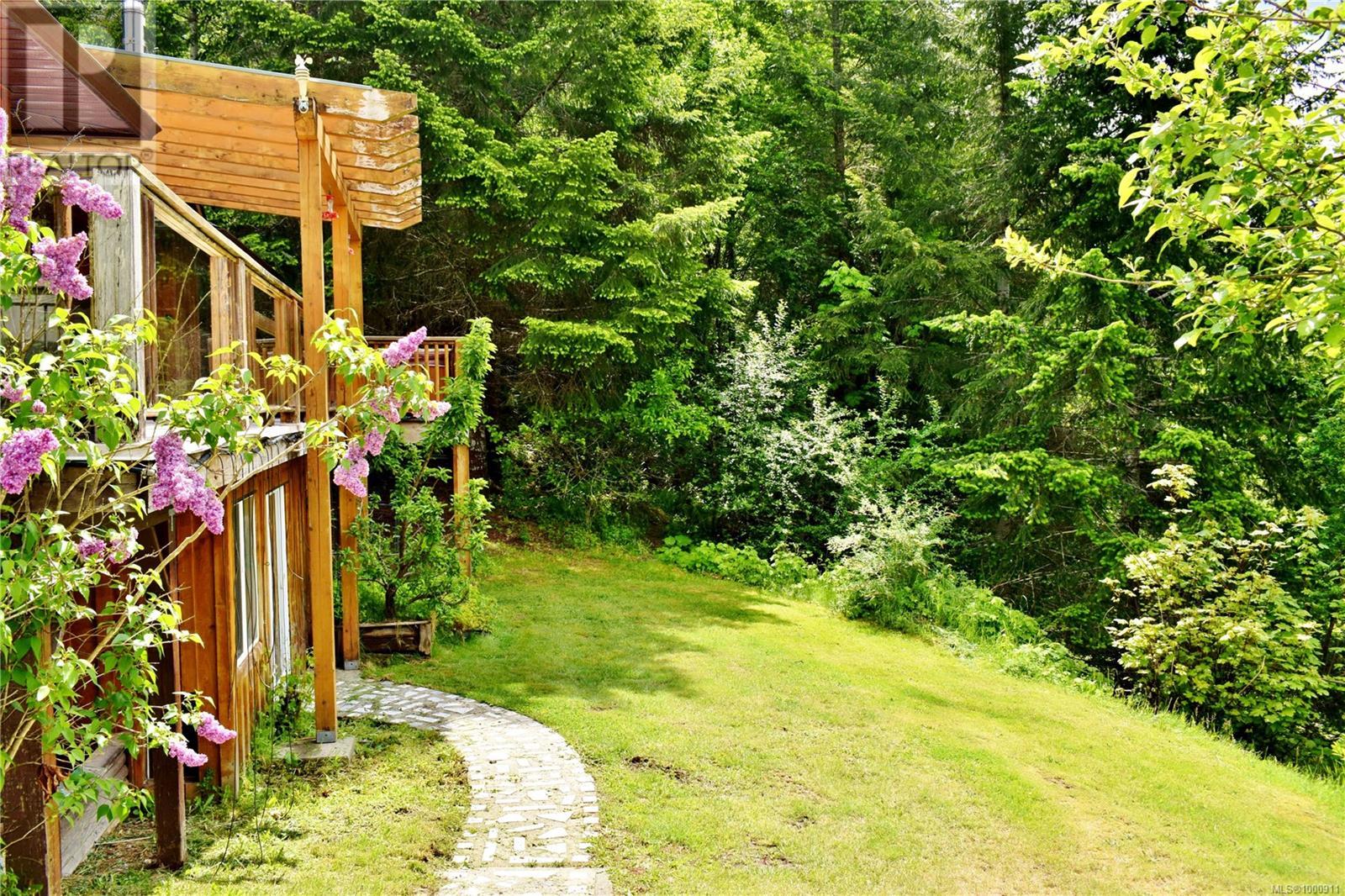 5982 Mayo Rd, Lake Cowichan
