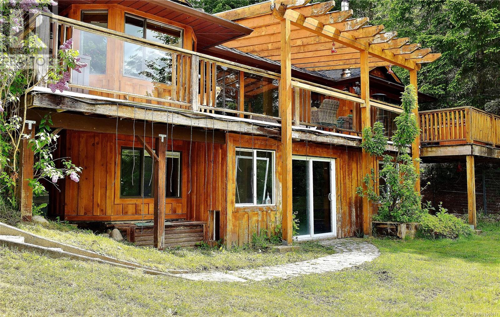5982 Mayo Rd, Lake Cowichan