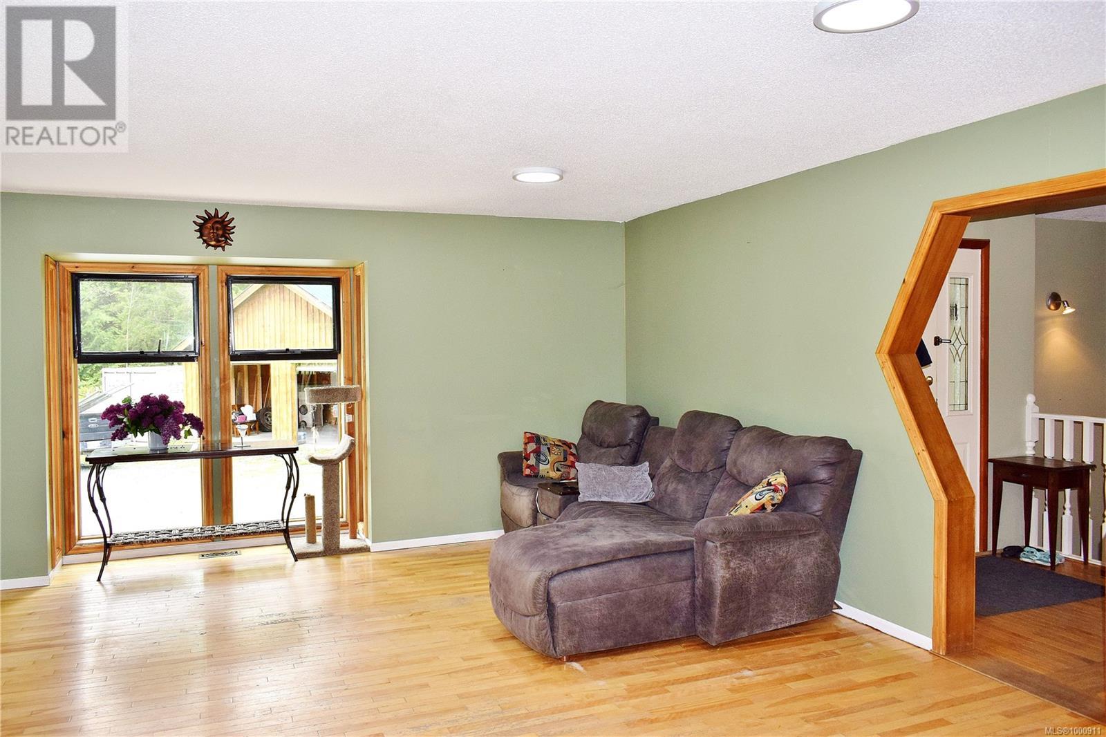 5982 Mayo Rd, Lake Cowichan