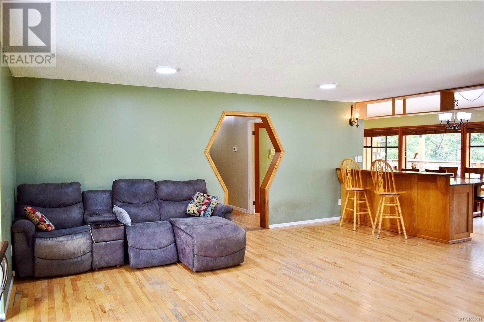 5982 Mayo Rd, Lake Cowichan