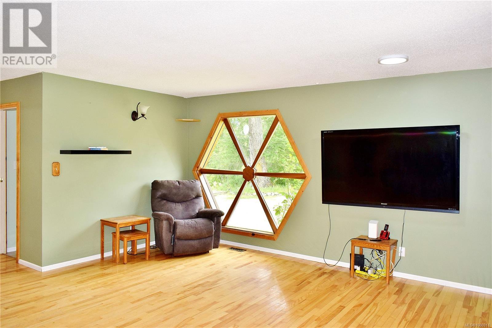 5982 Mayo Rd, Lake Cowichan