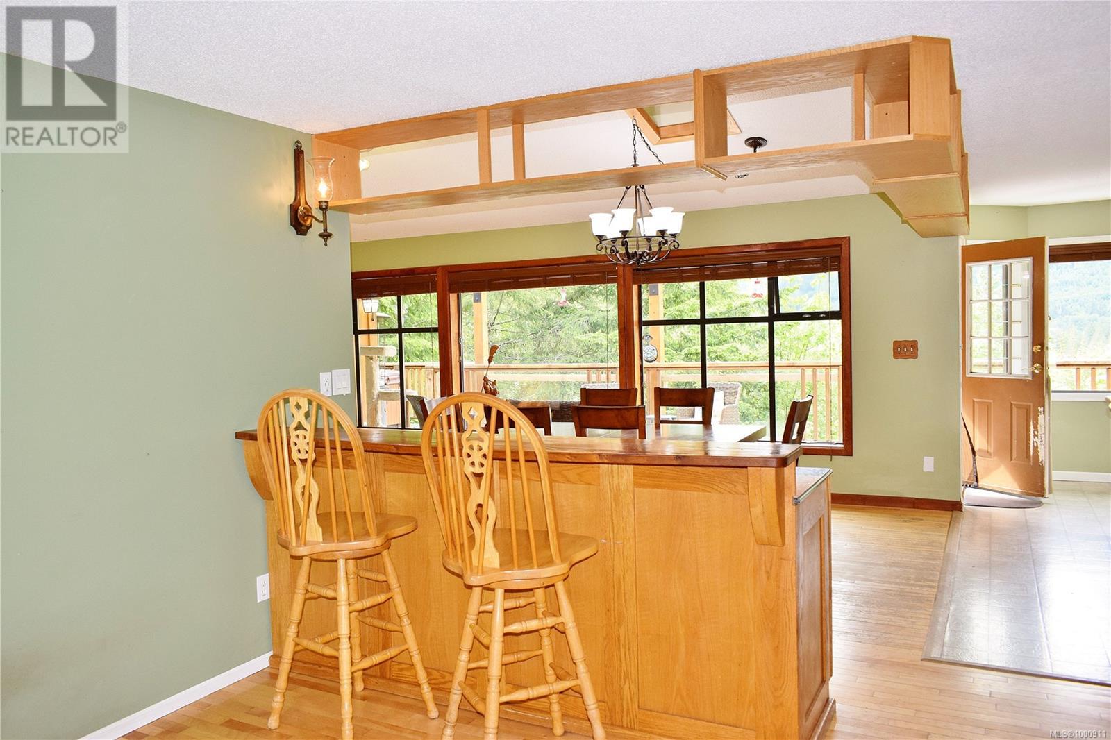 5982 Mayo Rd, Lake Cowichan