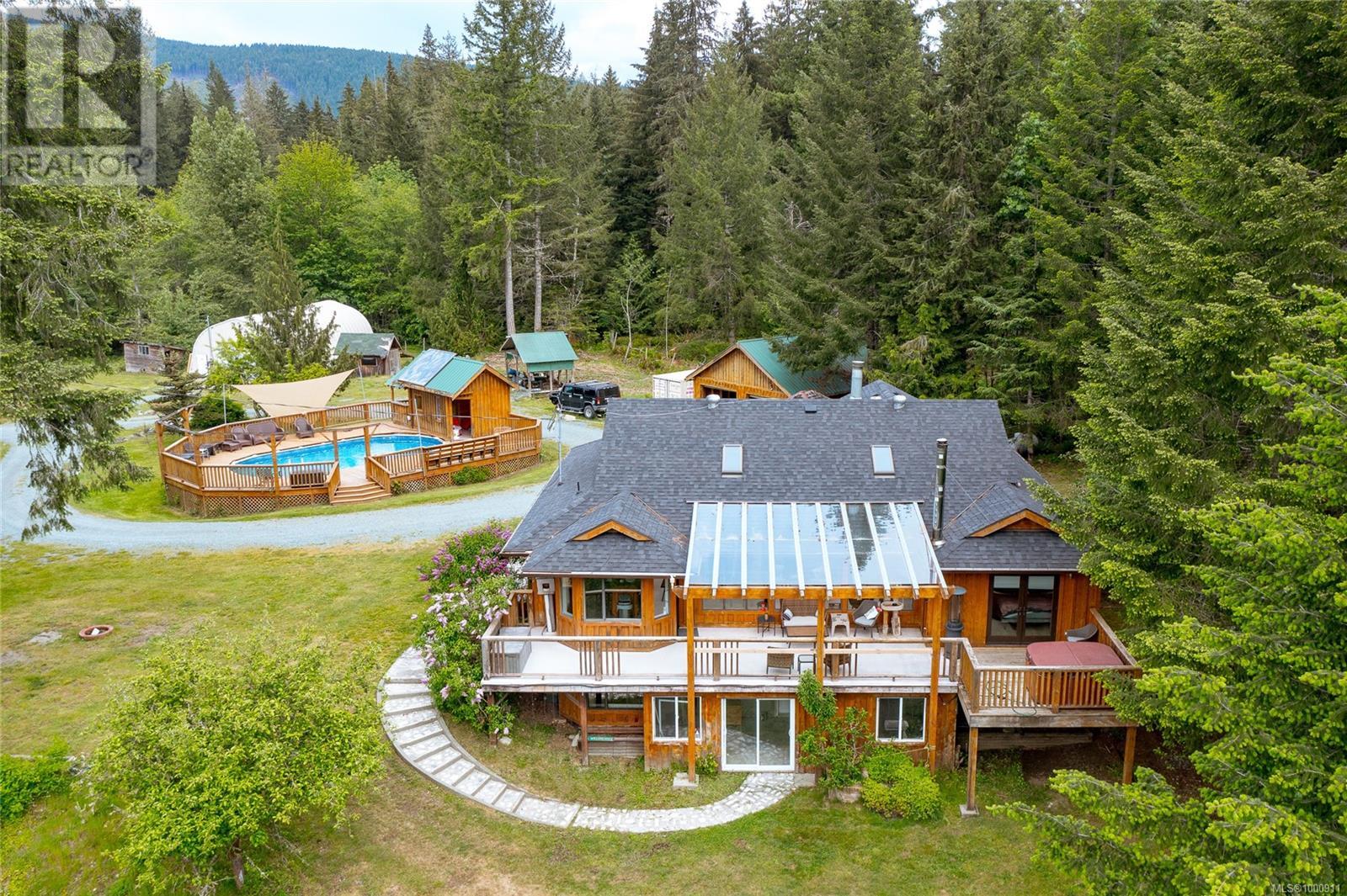5982 Mayo Rd, Lake Cowichan