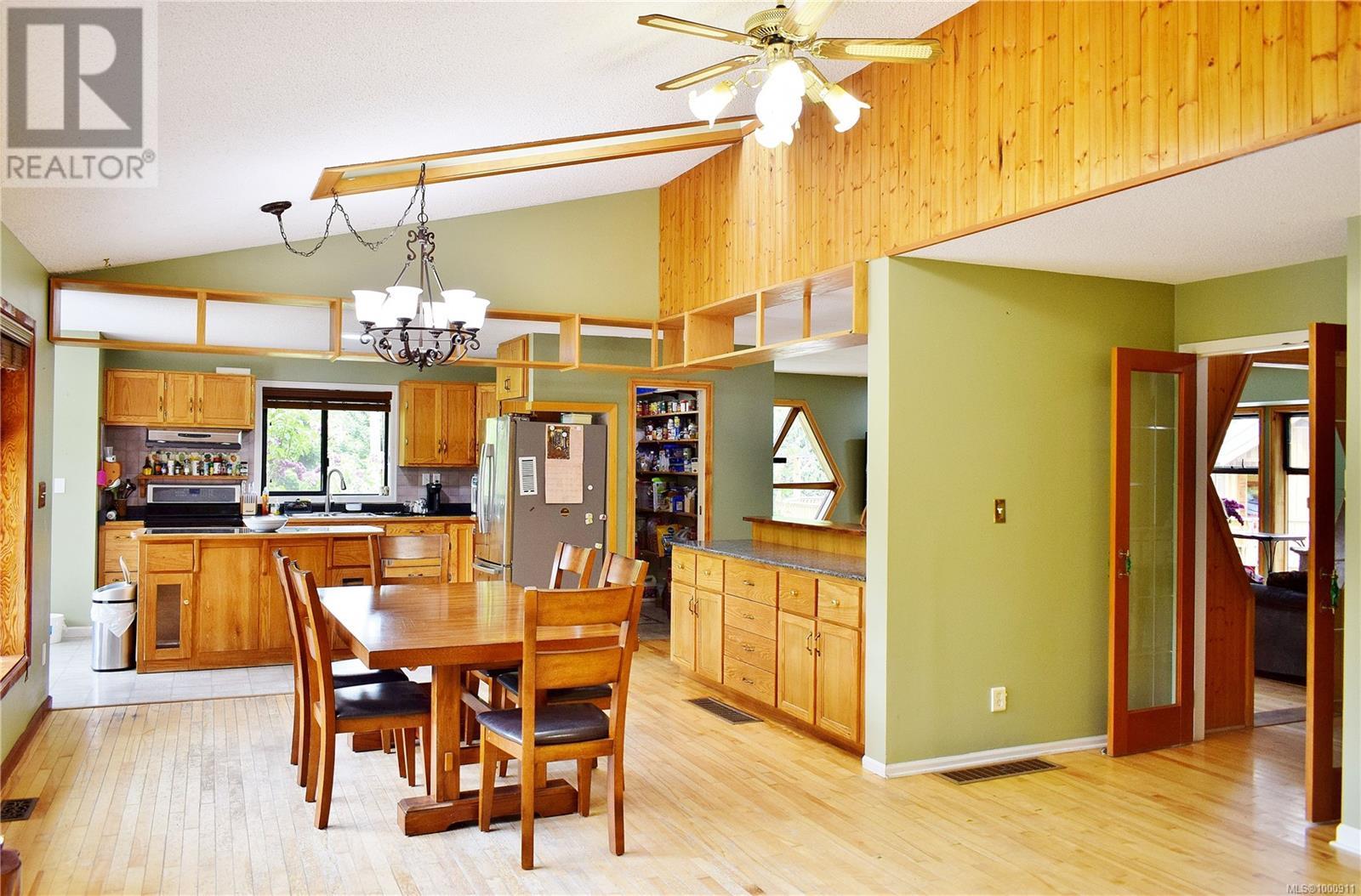5982 Mayo Rd, Lake Cowichan