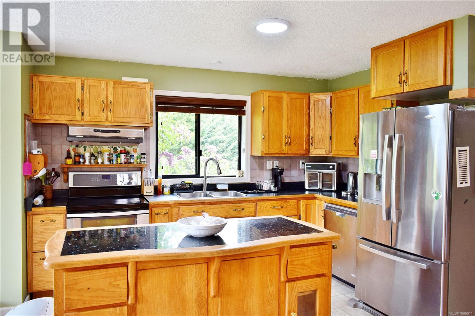 5982 Mayo Rd, Lake Cowichan