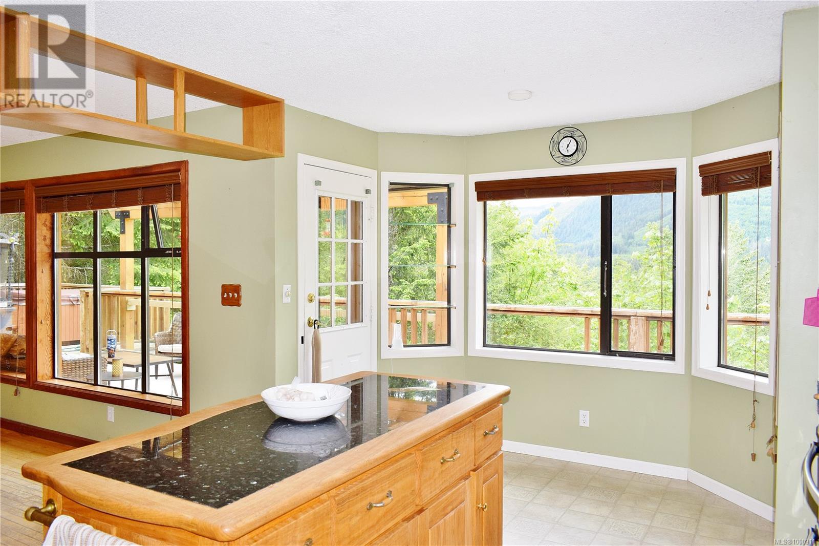 5982 Mayo Rd, Lake Cowichan