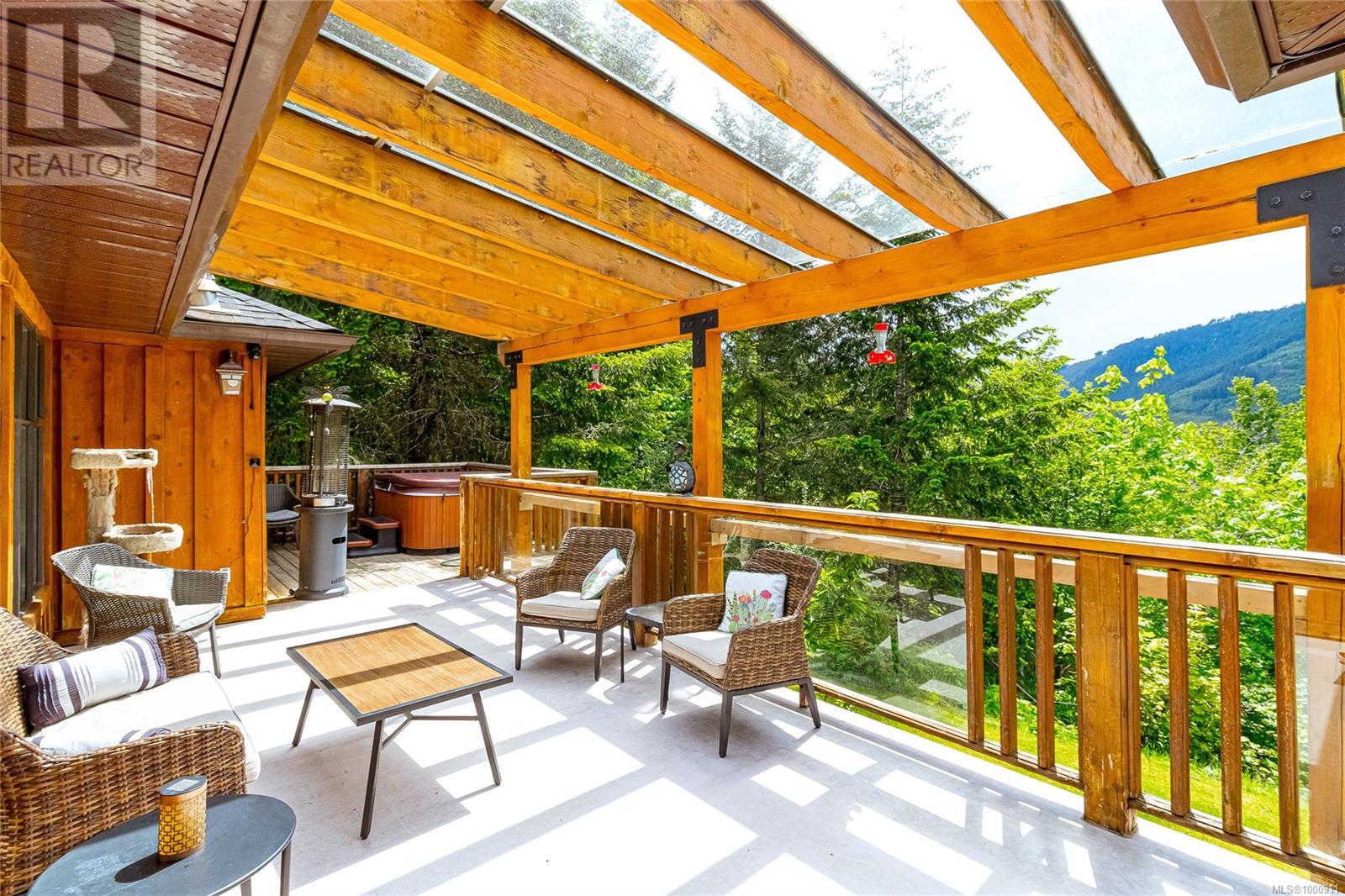 5982 Mayo Rd, Lake Cowichan