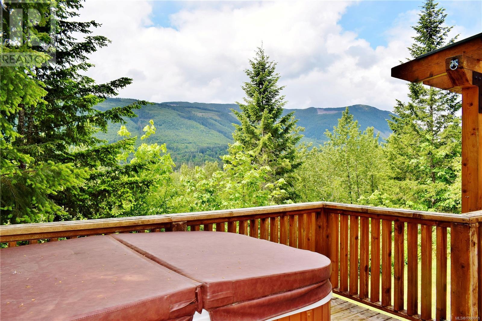 5982 Mayo Rd, Lake Cowichan