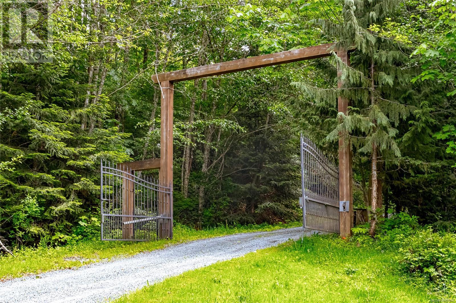 5982 Mayo Rd, Lake Cowichan