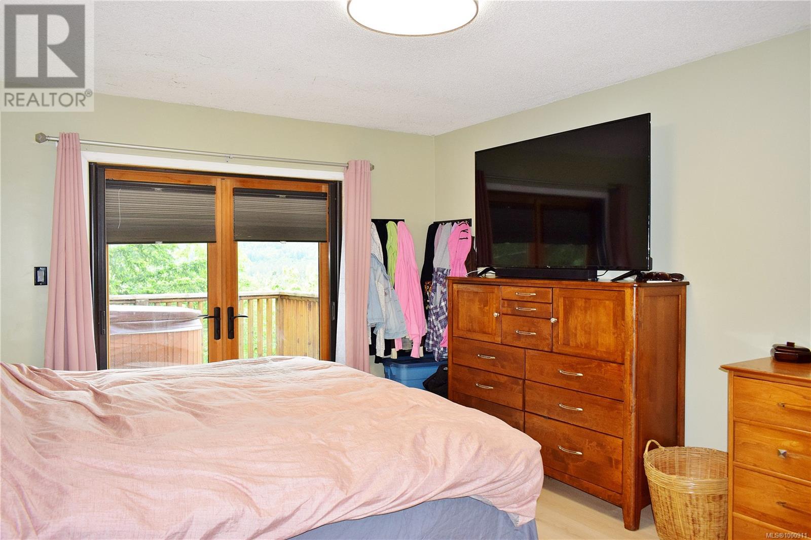 5982 Mayo Rd, Lake Cowichan