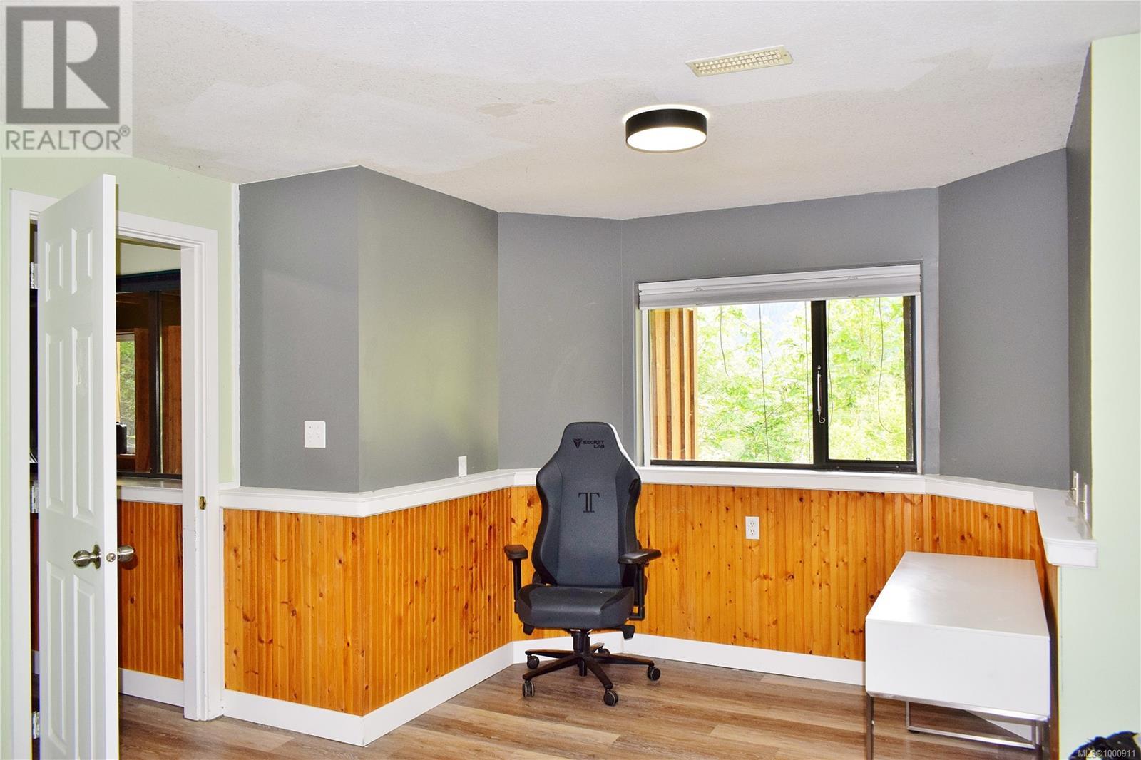 5982 Mayo Rd, Lake Cowichan
