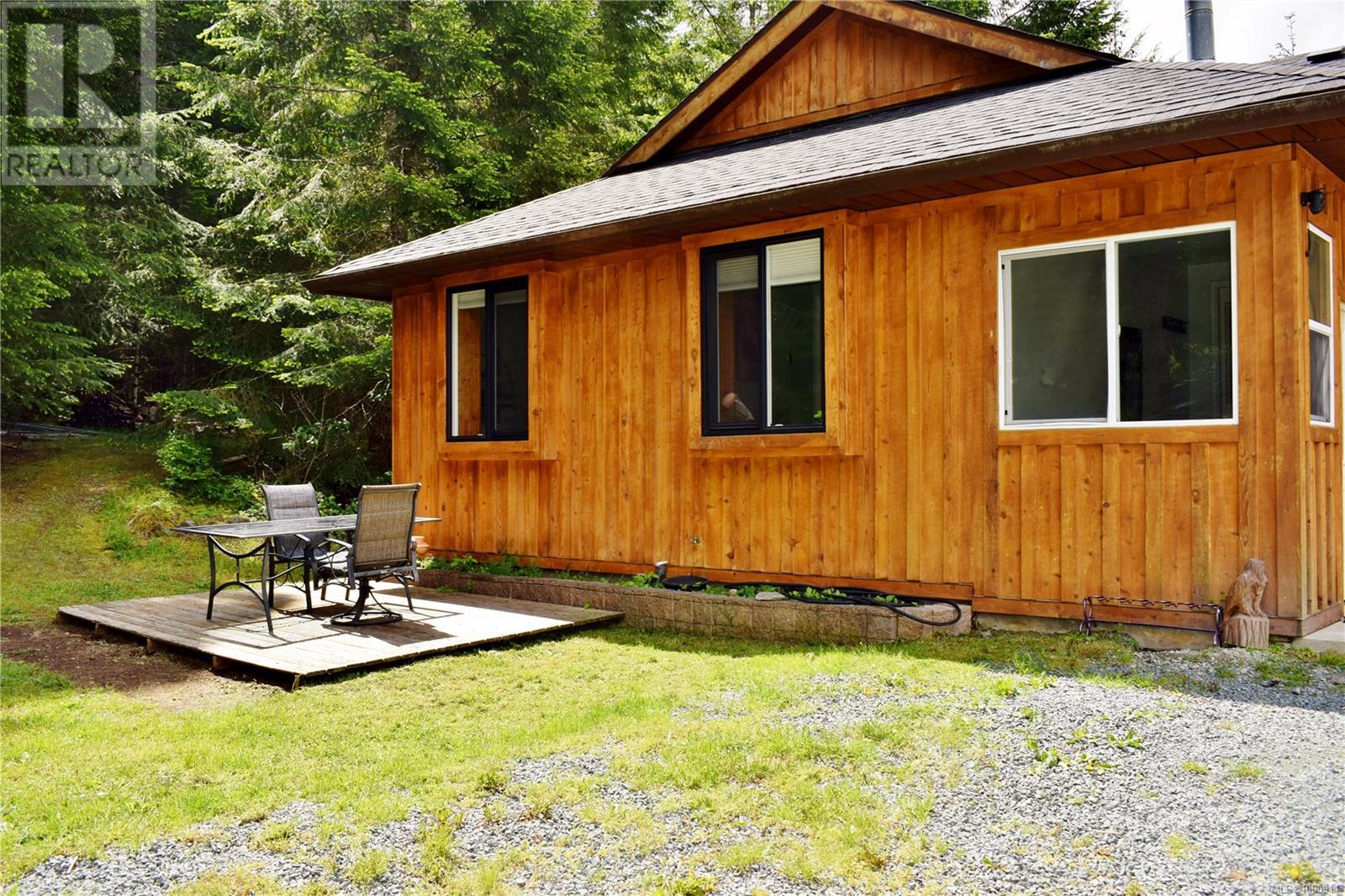 5982 Mayo Rd, Lake Cowichan